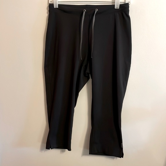 REI Pants - REI Capri running leggings hits just below knee